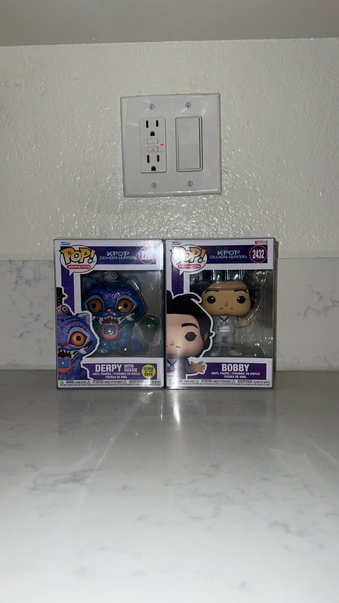 here’s a closer look the kpop demon hunters derpy and bobby funko pops!! #Funko #KPDH #Golden #SajaBoys #Huntrix #FunkoPops