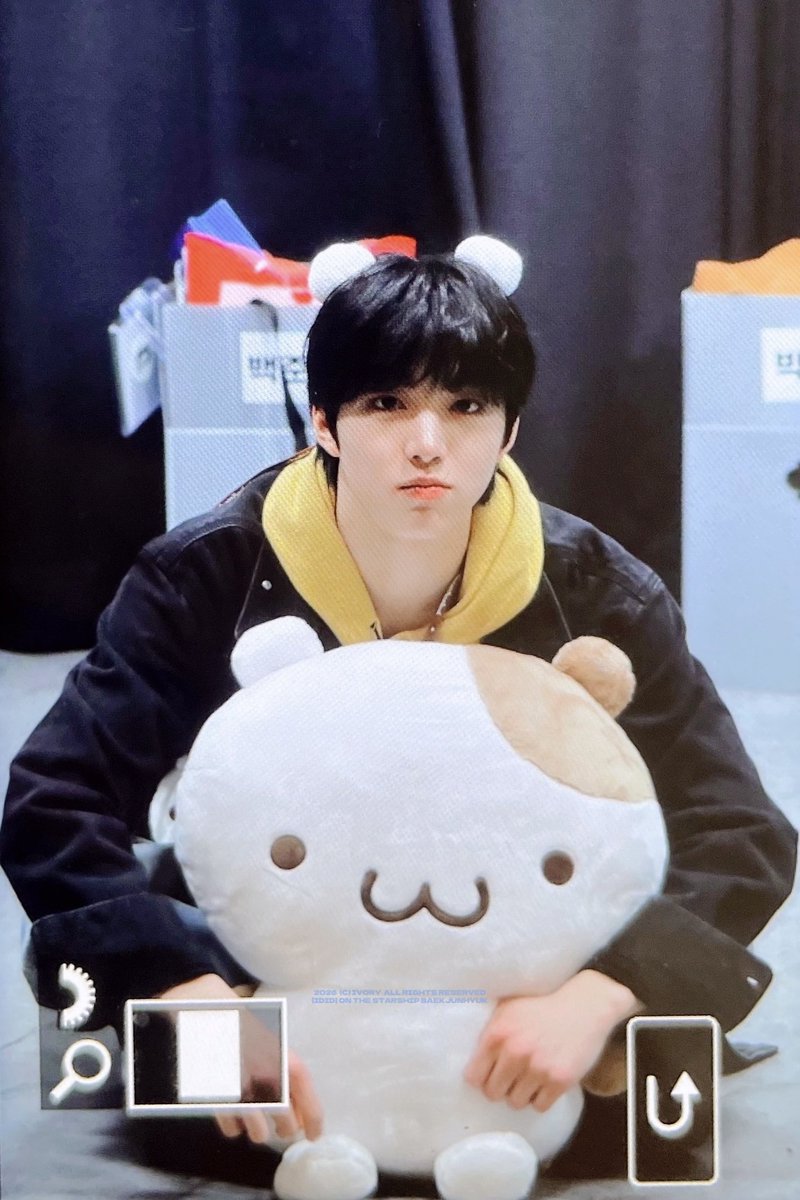 𝗜𝘃𝗼𝗿𝘆 tweet media