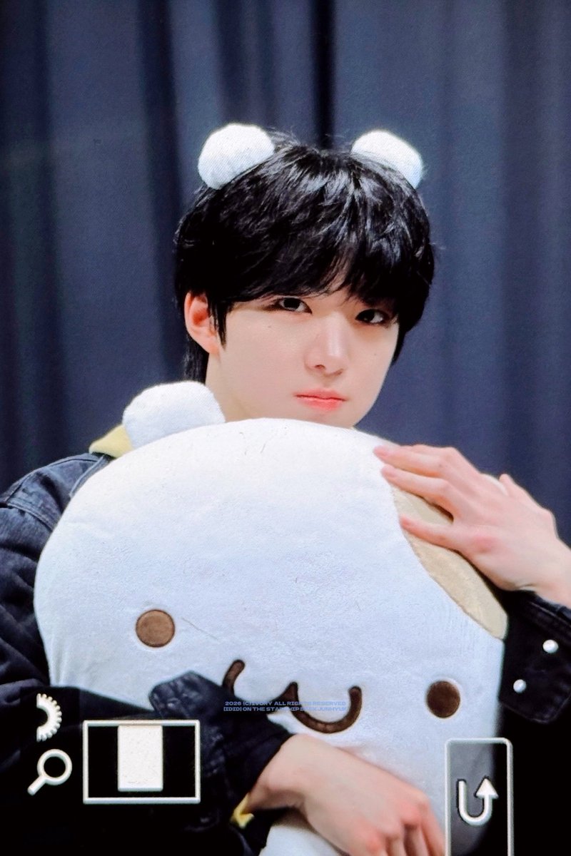 𝗜𝘃𝗼𝗿𝘆 tweet media