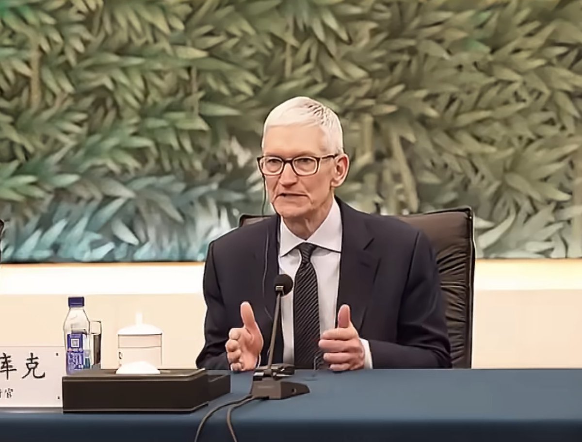 globaltimesnews's tweet image. Chinese Minister of Commerce Wang Wentao met with #Apple CEO #TimCook in Beijing on Friday, according to a video clip released on the official WeChat account of China's Ministry of Commerce (MOFCOM). Cook's visit came as several foreign firms have recently announced plans to