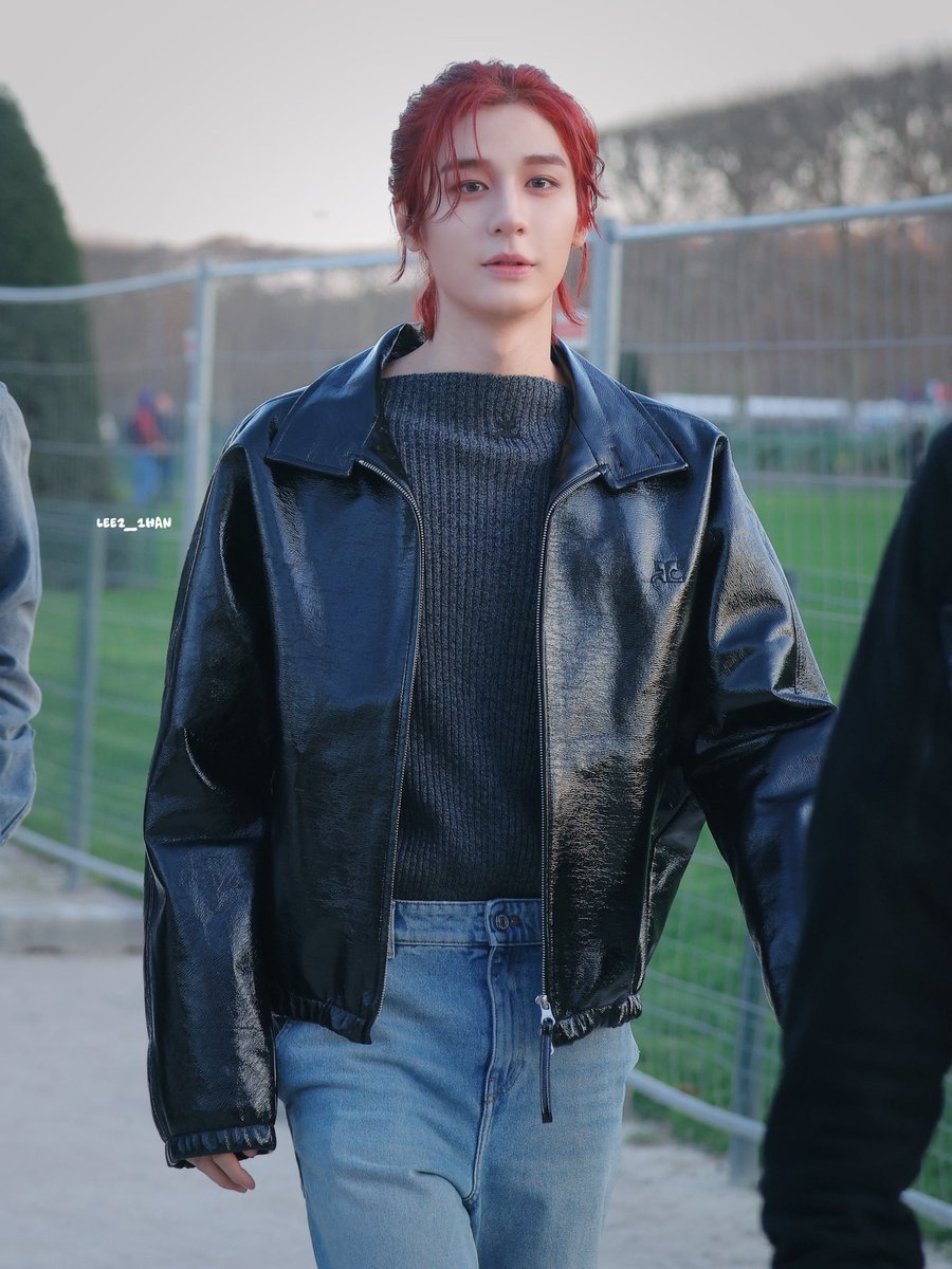 lee2_1han's tweet photo. 🫧🐠🦁ྀི🐰ྀི👽🖤𓂃 .｡

파리 분위기 🖤

#LEEHAN #boynextdoor_leehan  #보이넥스트도어 #이한  #이하니 https://t.co/jD0QmDQDtt