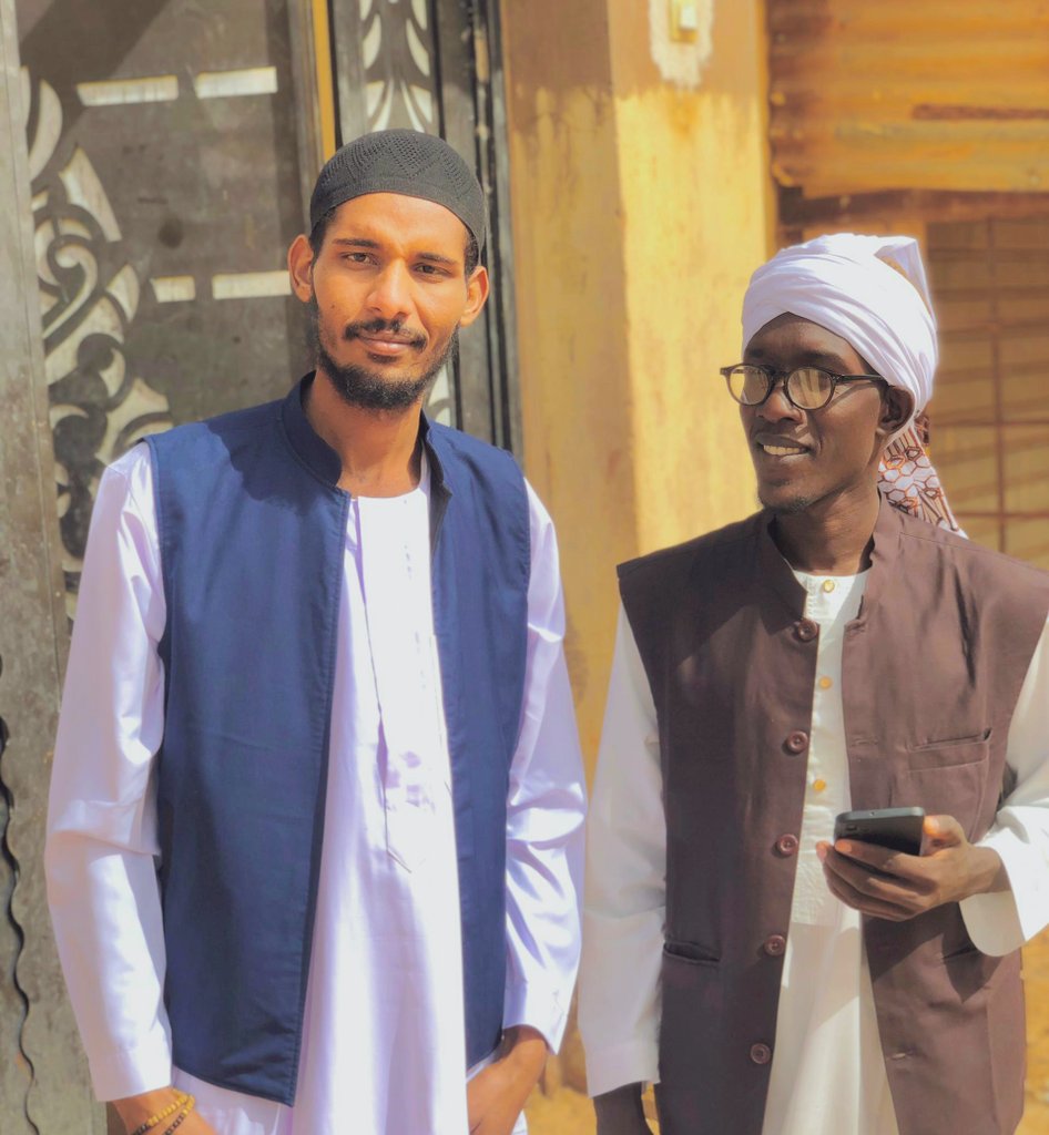 كل عام و أنتم أمة سودانية آمنة مطمئنة عظيمة❤️
 
 ( ما بعرف إرتجلت لفة العمة ، دي لفة ناس منو في الاهل ؟)