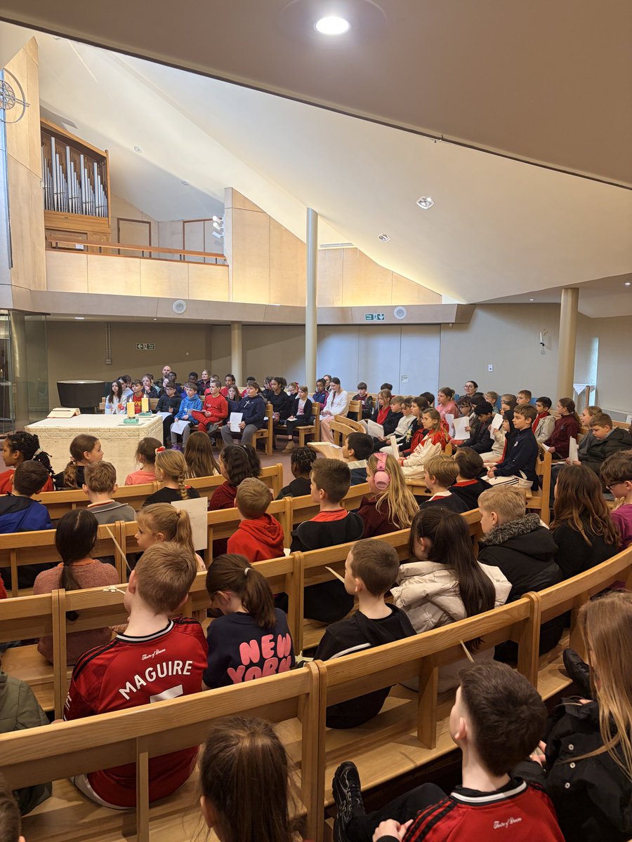 houltr01's tweet photo. @NeasdenPrimary the whole had a great time visiting church today and celebrating a palm Sunday service in preparation for the start of Holy Week. @HumberEdTrust https://t.co/qokpWW24Wb