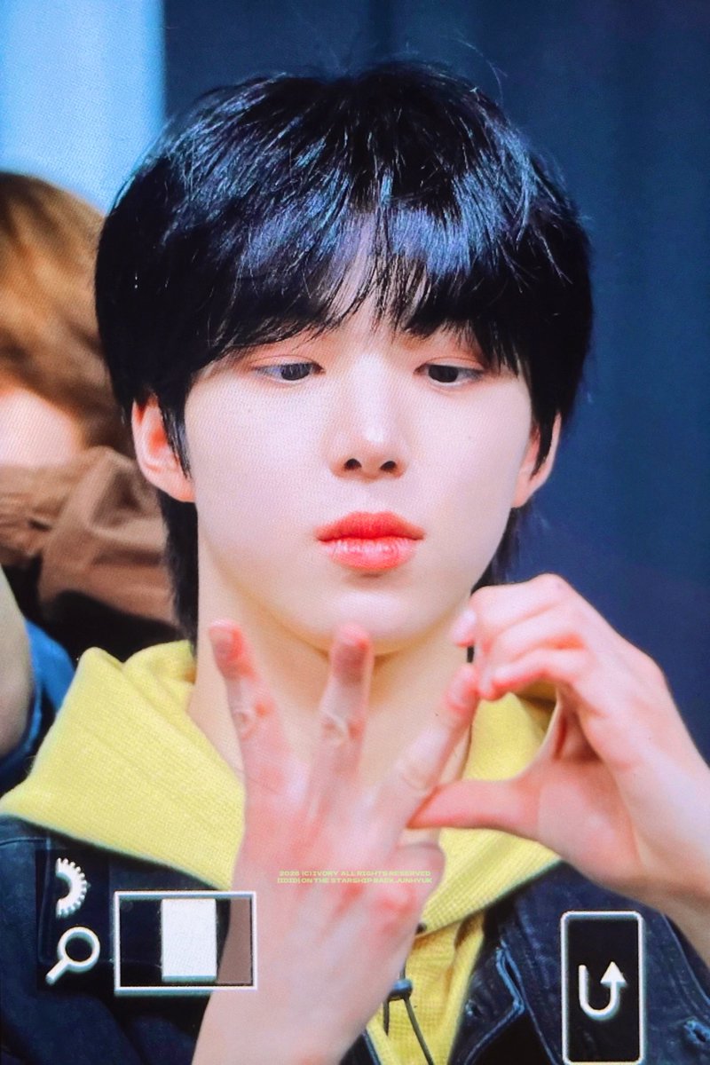 𝗜𝘃𝗼𝗿𝘆 tweet media