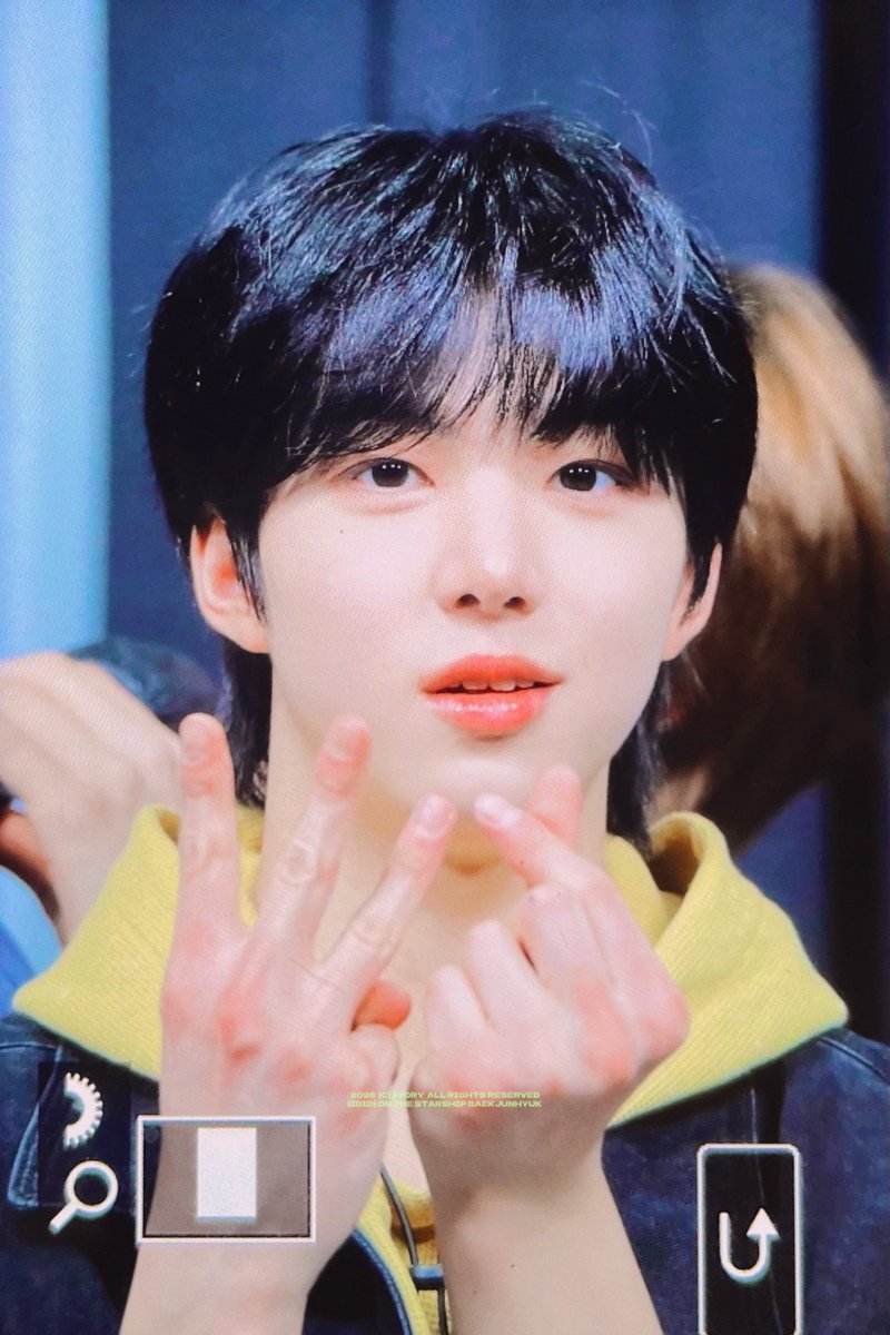 𝗜𝘃𝗼𝗿𝘆 tweet media