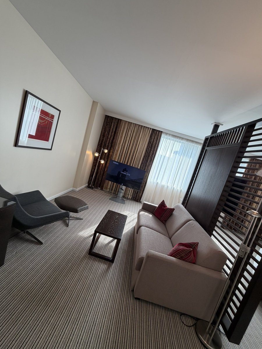 Its_sharl_ tweet media