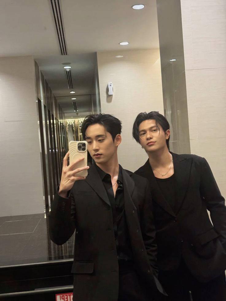 𝙴𝚂𝚃 tweet media