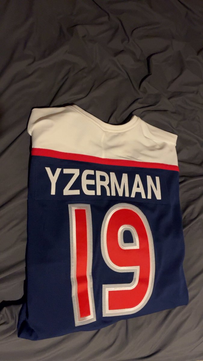 Apple53ider's tweet image. Finally copped me an yzerman jersey❤️ #lgrw