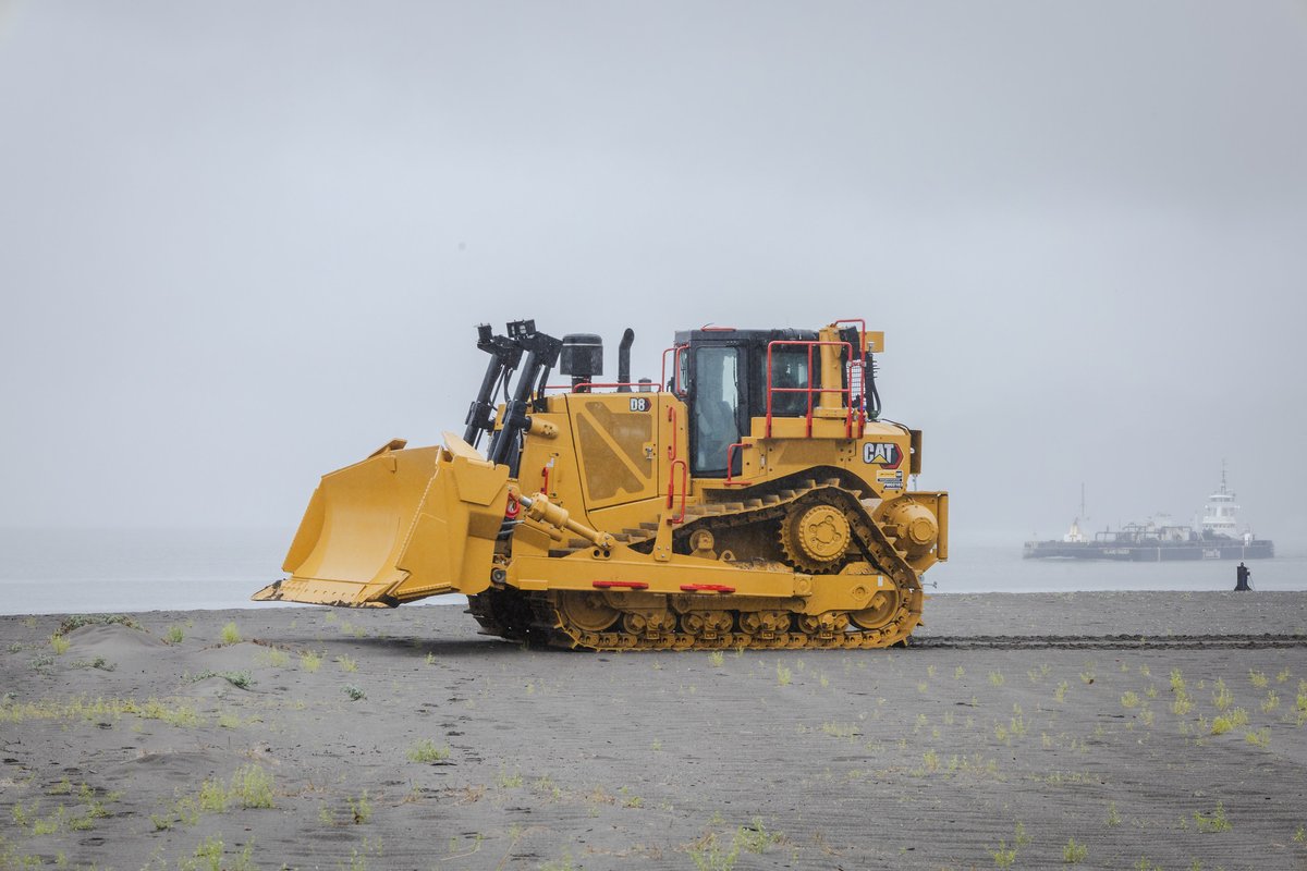 PetersonCat's tweet photo. Nothing moves dirt like a D8 🚜🔥

#PetersonCat #CatYellow #DirtLife #CatEquipment #HeavyMachinery #ConstructionEquipment #LetsDoTheWork https://t.co/jrtNKJR03s