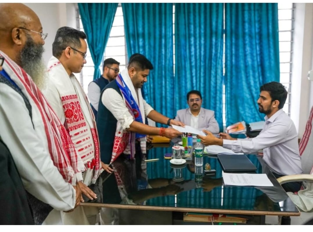 INCAssam's tweet image. Shri @GauravGogoiAsm ji accompanied Shri Lurinjyoti Gogoi ji, President of Asom Jatiya Parishad and the Opposition unity’s candidate from the Khowang Legislative Assembly Constituency, during the filing of his nomination. 

Wishing Lurin Da all the very best.

#TogetherWeCan