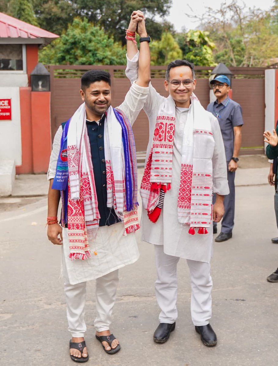 INCAssam's tweet image. Shri @GauravGogoiAsm ji accompanied Shri Lurinjyoti Gogoi ji, President of Asom Jatiya Parishad and the Opposition unity’s candidate from the Khowang Legislative Assembly Constituency, during the filing of his nomination. 

Wishing Lurin Da all the very best.

#TogetherWeCan