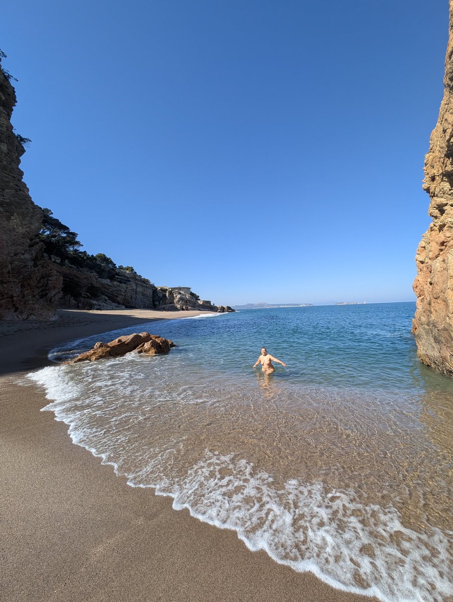 Travel Naked Couple tweet media