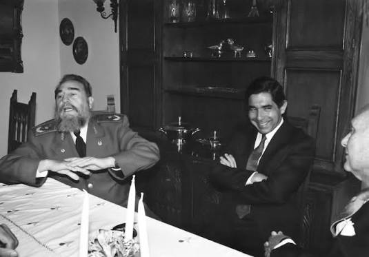 𝕰𝖑 𝖔𝖏𝖔 𝖖𝖚𝖊 𝖙𝖔𝖉𝖔 𝖑𝖔 𝖛𝖊 tweet media