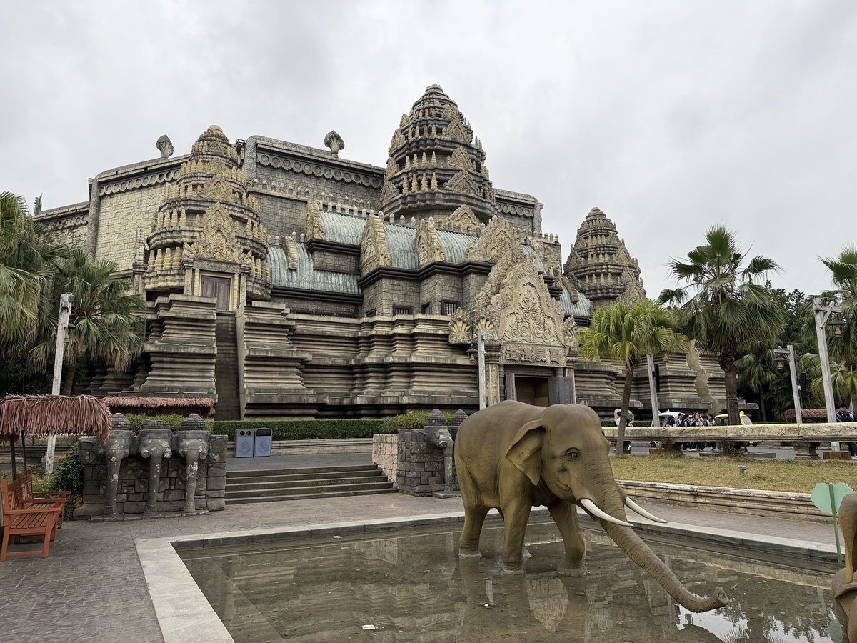 Attractions 360° tweet media