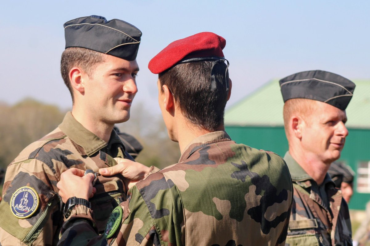 École des troupes aéroportées tweet media