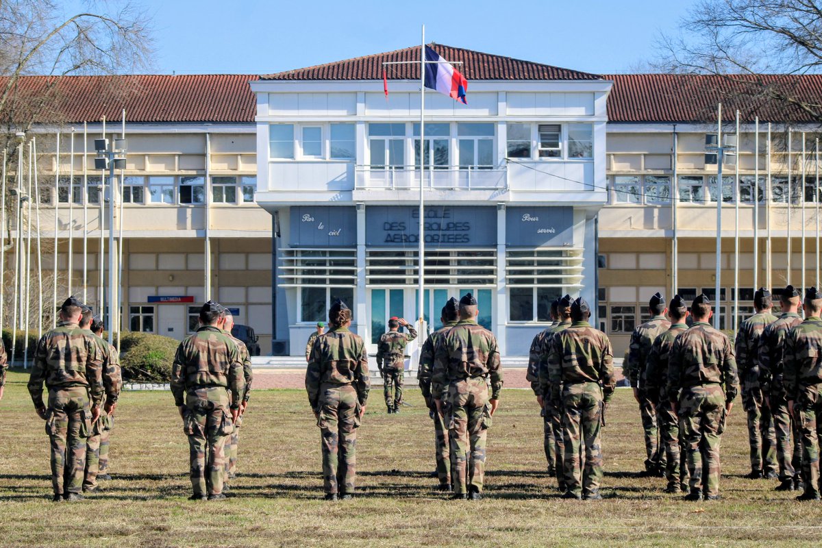 École des troupes aéroportées tweet media