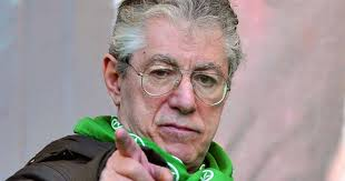 1Droite_sociale's tweet photo. Un omaggio al grande fondatore della Lega Nord, l'unica vera Lega, non quella di Salvini.
Riposa in pace, ci mancherai. https://t.co/3nJs4w2uOI