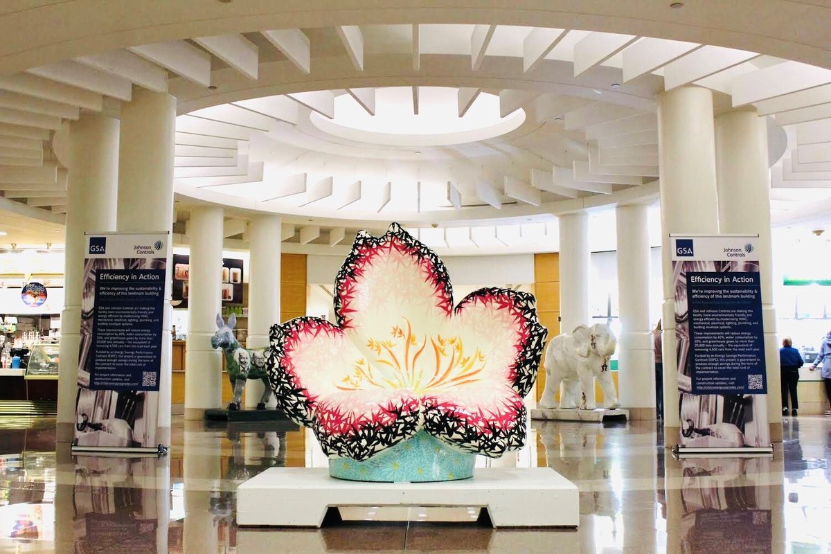 Ronald Reagan Bldg tweet media