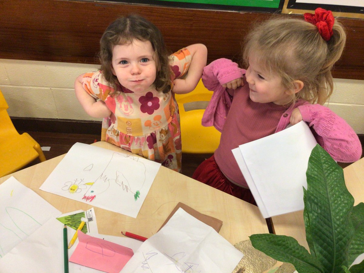 DaneRoydNursery's tweet photo. Mollie’s visit yesterday prompted lots of outcomes in provision today.
Earlier this week we learnt about the hen lifecycle:
🥚> 🐥 > 🐓>🥚
We watched videos of chicks hatching in an incubator &amp;  thought it looked tough to break out of an egg!🐣 #Daneroydscience @DaneRoydSchool https://t.co/PRe9XVSvBz