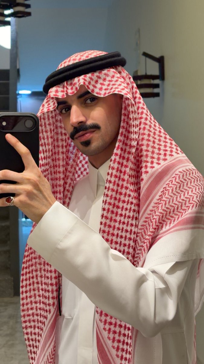 Garni_21's tweet photo. كل عام وانتم بخير ، عاد عيدكم 💚 https://t.co/ZgQls4Bj3M