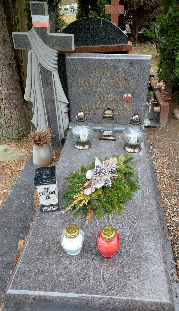 Dziś mija 13. rocznica śmierci śp. Antoniego Rogowskiego ps. "Mietek", żołnierza Narodowego Zjednoczenia Wojskowego, wieloletniego Prezesa Związku Żołnierzy Narodowych Sił Zbrojnych Okręg Szczecin. Osoby, którą miałem zaszczyt poznać, a która swego czasu przyjmowała mnie do ZŻNSZ