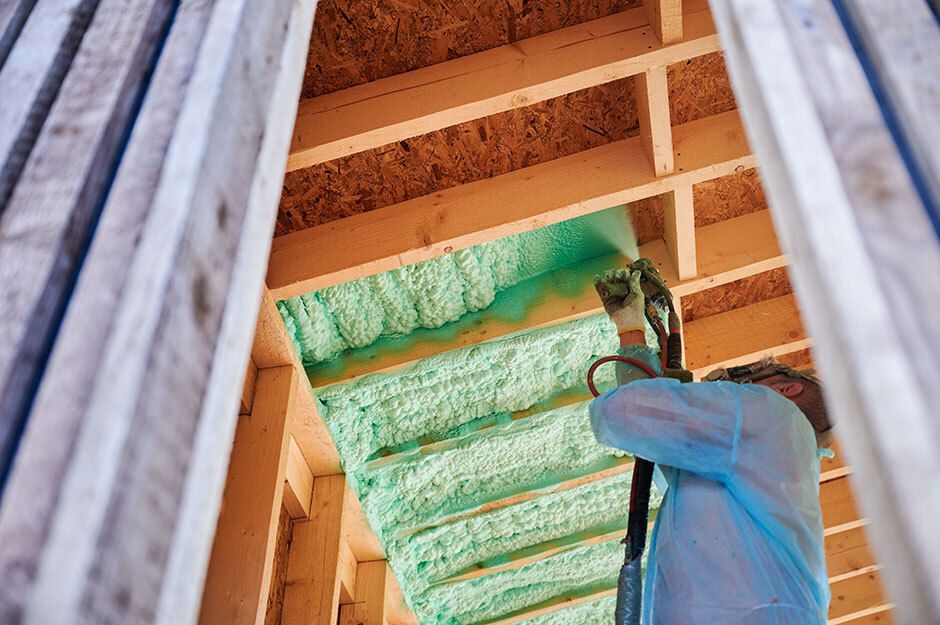 MasterPackCA's tweet photo. Reducing noise in a home or building starts at the ceiling.

Spray foam ceiling insulation can help limit sound transmission by sealing gaps and creating a tighter building envelope—making interior spaces quieter and more controlled.

Learn more: https://t.co/xtSGF1vkcg https://t.co/9VzirRZKYP