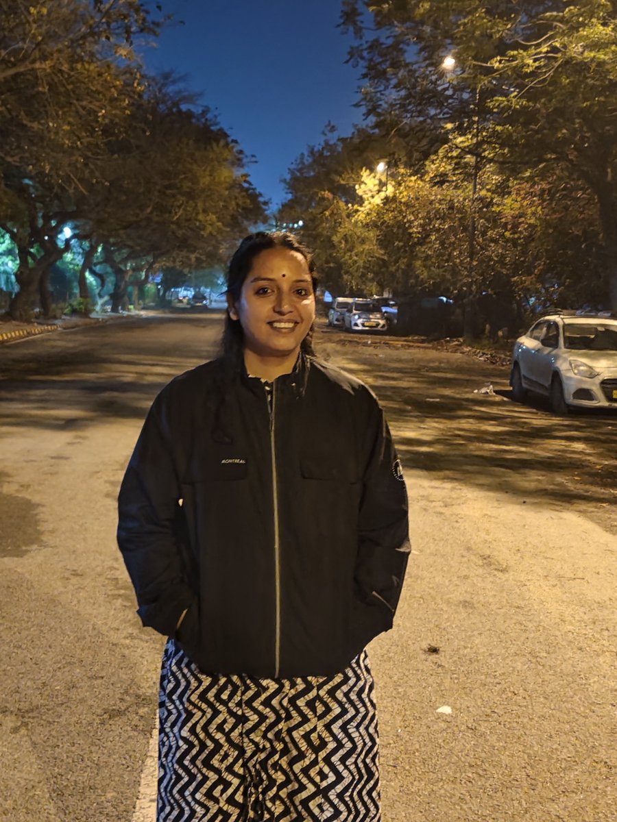 Kanchanyadav000's tweet image. अमीरों ने अपने लिए सड़कें भी चौड़ी बनाई हैं, गरीबों का इतने में तो मकान बन जाता है। मित्र Junaid Raza जी टहलते हुए यह लाइन बोले।