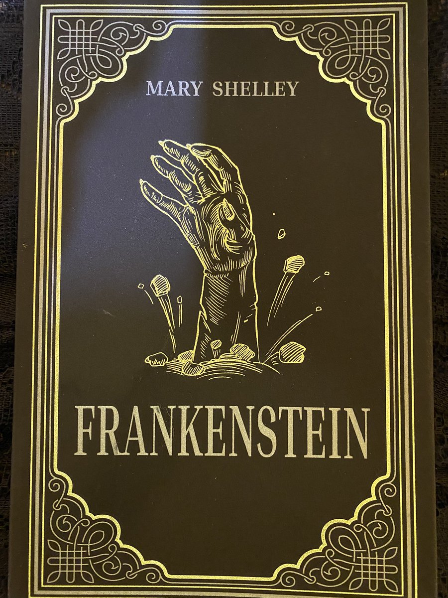 FatallyFaeral's tweet photo. Found something positively lovely on my outdoor excursion to purchase @DnDBeyond’s Dungeon Master’s Guide.

It’s a sign to live all my D&amp;D horror fantasy dreams.
I love synchronicity. https://t.co/kCEMpfLdSS