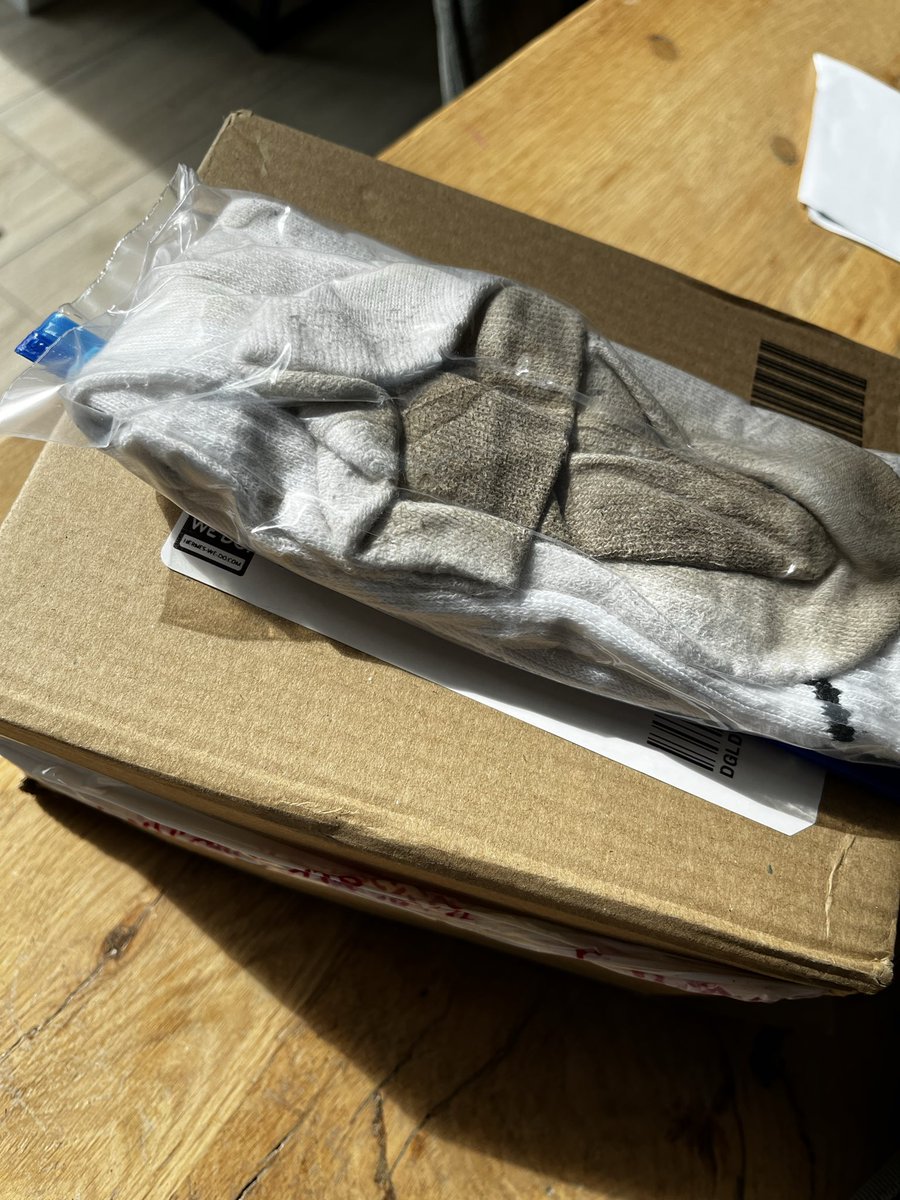 broSock_'s tweet photo. These buddies are stinky af. Drenched in sweat and ready to get shipped to a lucky sockssniffer! 😈🍆 🦶 #sellingsocks #sniffingsocks #sniffmysocks #sweatyfeet #stinkyfeet #gymfeet #sweatysocks #scallysub #scallyboy https://t.co/3seg1FL7pN