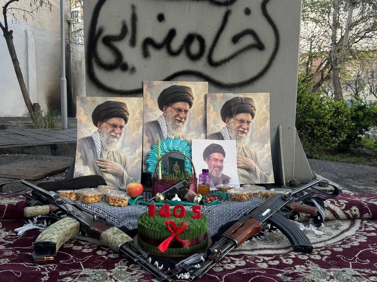 سفره هفت سین مدافعان امنیت با تصاویری از رهبر شهید و رهبر انقلاب اسلامی

#تا_پای_جان_برای_ایران
#ایران_قهرمان