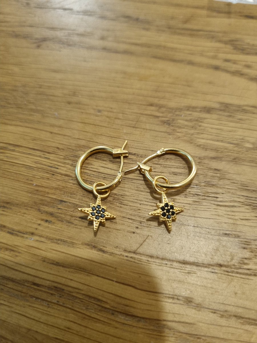 90's Bitch tweet media