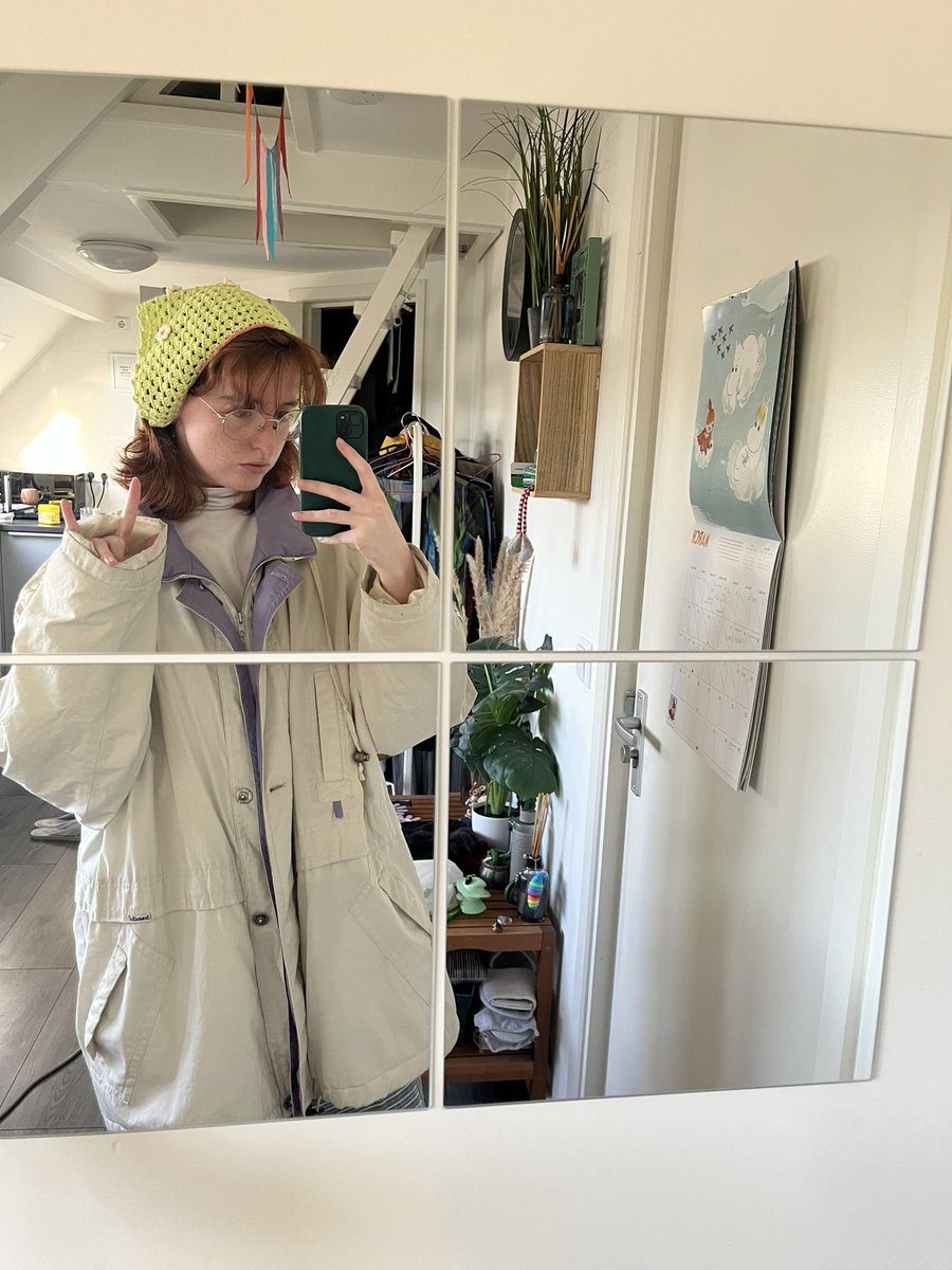 oly_sin_y's tweet image. Going to a park to #drink #happyfriday #lovelife #nevergiveup