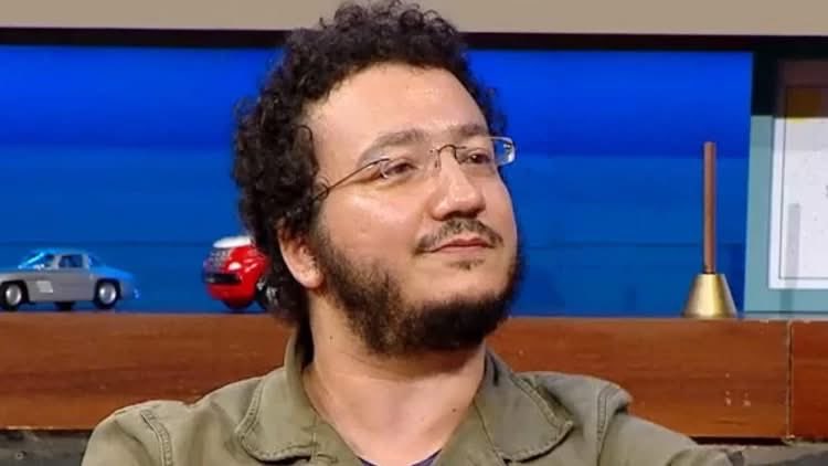 VatanX_'s tweet photo. Oytun Erbaş: (İlber Ortaylı’nın hayatını kaybetmesi hk.)

"Bu adam 5-10 günde nasıl öldü, ne oldu birden? Hastane enfeksiyonu mu oldu? Ben bir açıklama bekliyorum.

Konuşuyordu 2 hafta önce. Neden öldü? Çoklu organ yetmezliği deyip geçmeyin. Bunu bana inandırın." #ilberortaylı #oytunerbaş