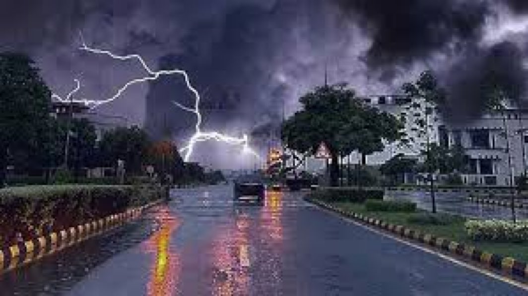 ملک کے مختلف علاقوں میں بارش کا امکان 

محکمہ موسمیات نے ملک کے مختلف علاقوں میں تین روز تک موسلادھار بارش کا امکان ظاہر کیا ہے۔ پشاور، ایبٹ آباد، دیر، چترال کے علاوہ آزاد کشمیر اور گلگت بلتستان میں بارشیں متوقع ہیں، جو برفباری یا پہاڑی علاقوں میں تیز ہواؤں کے ساتھ ہو سکتی ہیں۔