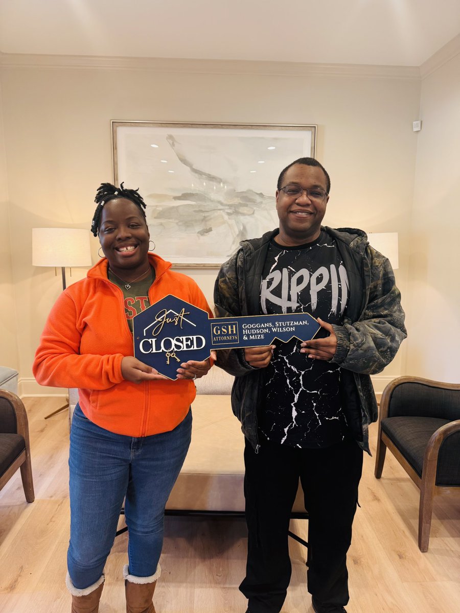 Call_MeChelle's tweet photo. After 11 years of hard work we finally closed on our first house and shoutout to our realtor for the smooth process. Congratulations to us!! 💚🤞🏾🥳🥹 https://t.co/4TApZ7Tv4b