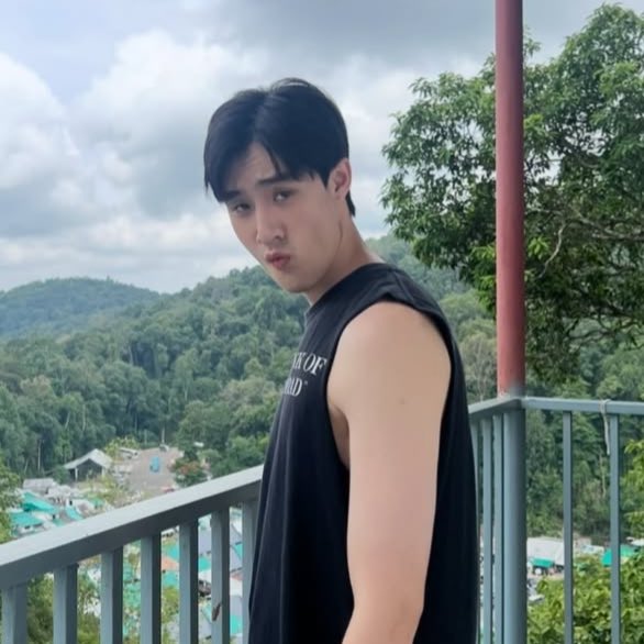 ติน tweet media