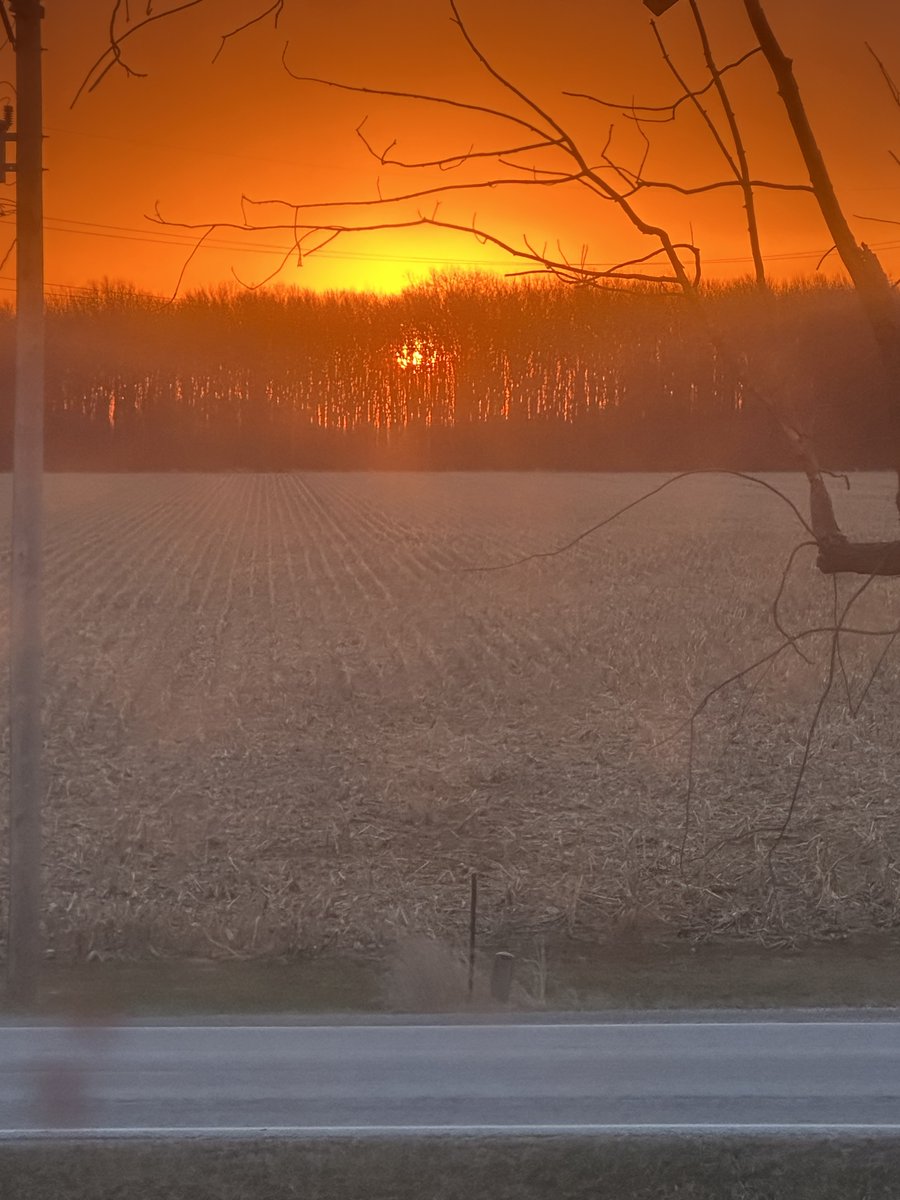 JayBerschback's tweet photo. *LAST WINTER SUNRISE OF 2026*
Beautiful view of the sunrise just before spring began this morning from Oak Harbor, OH. Thanks to 13abc Viewer Lisa Shanteau for the photo.
#sunrise #wintersunrise #sunphoto #sunrisephoto #goodbyewinter https://t.co/FsouCAuCW8