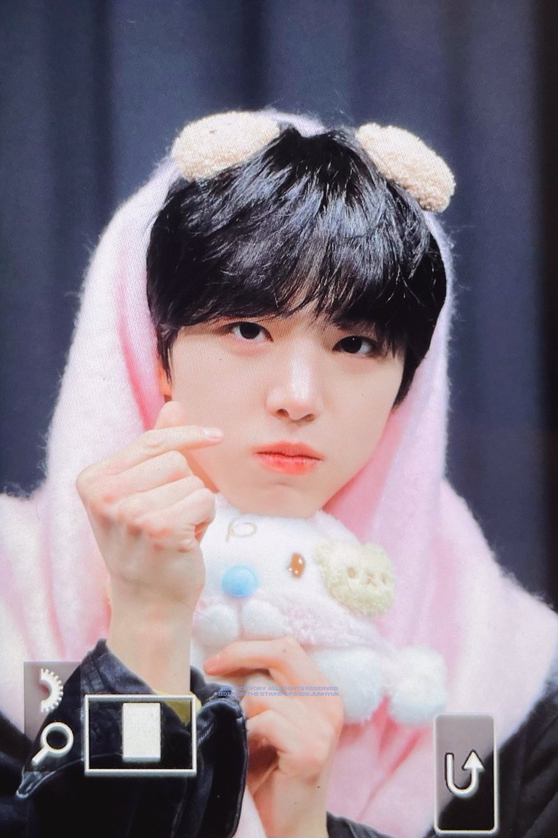 𝗜𝘃𝗼𝗿𝘆 tweet media