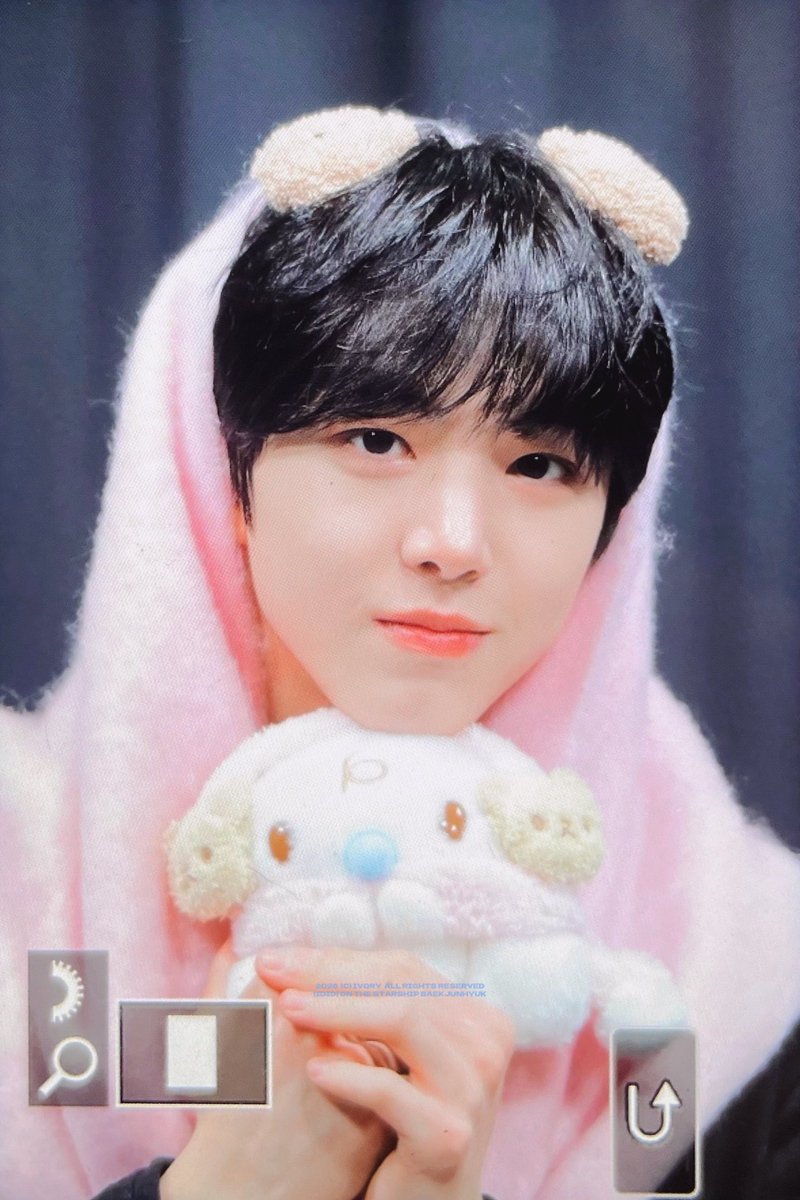 𝗜𝘃𝗼𝗿𝘆 tweet media