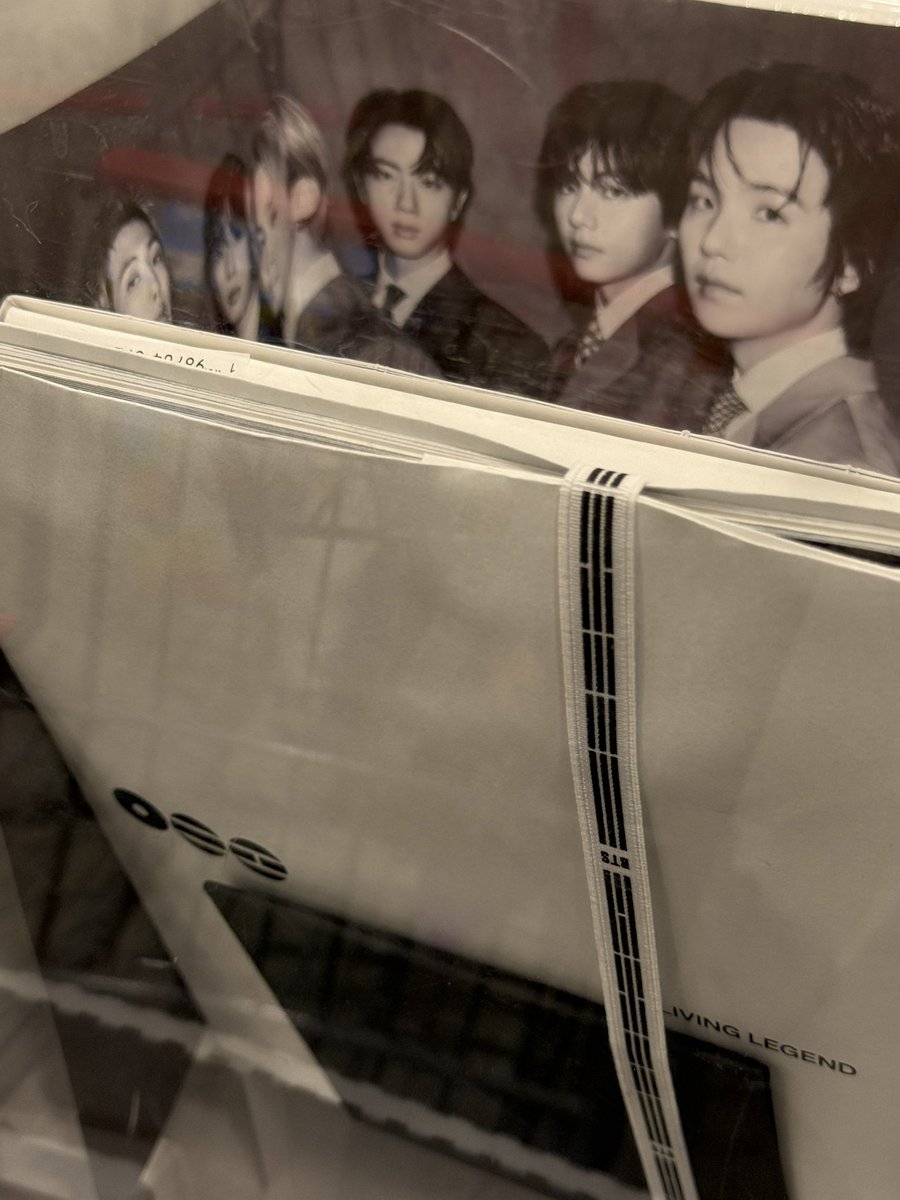 BTSOT7Canada's tweet photo. Costco 🇨🇦 is carrying the Living Legend Version- $42.99.  
(Newmarket location- lots in stock). 

#BTS_ARIRANG https://t.co/Z9KUAsB9WO