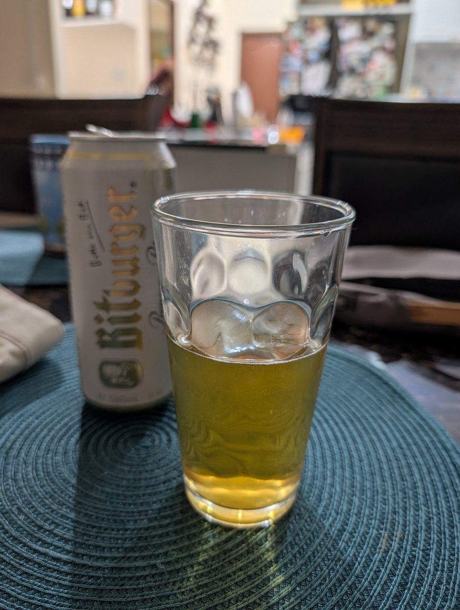 Phuket_Sammy's tweet image. #expatlife means spending an hour on the phone trying to order flowers for a cousin's gran's funeral, because unlike Asia where everything is instant gratification, the US is still stuck in the 1980s. 🙄

May as well have a beer about it. 🤷😅