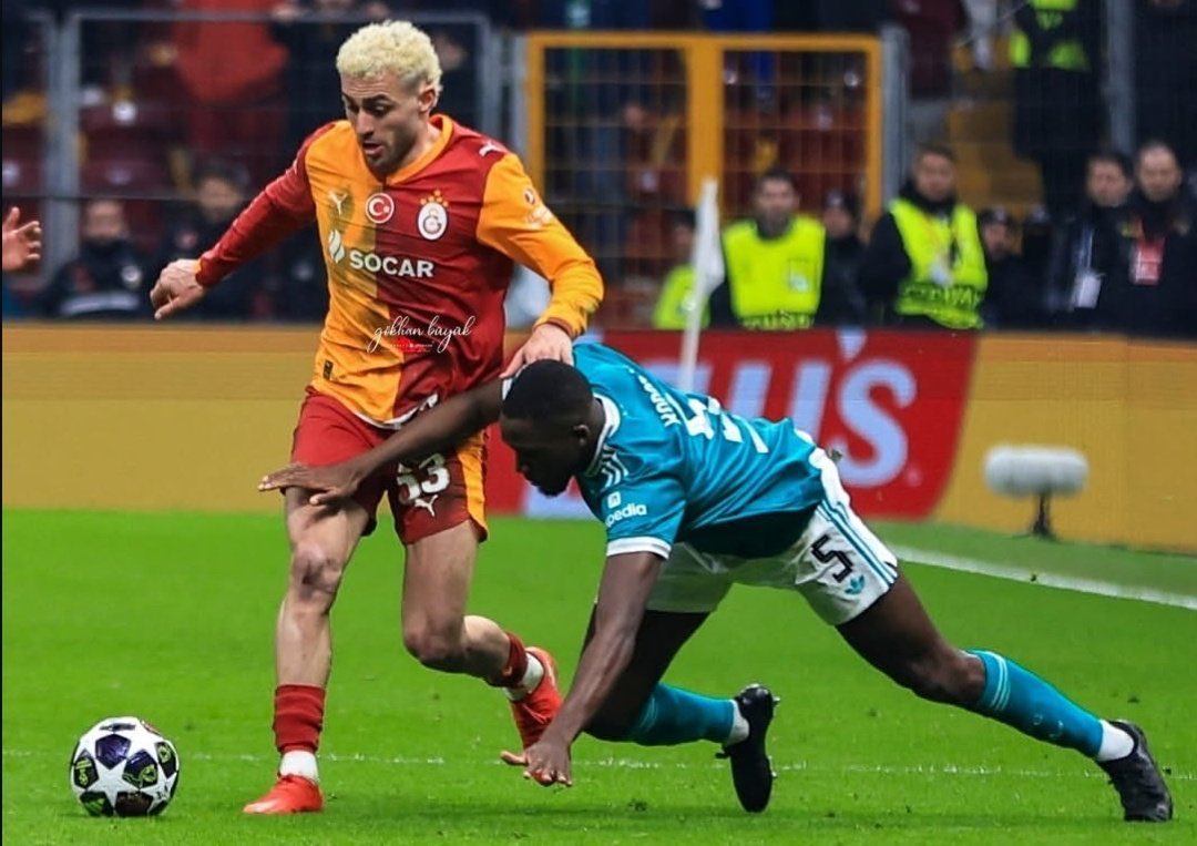 Utanmadan paylaştığına bak,yerlerde yuvarlandın,çimleri öptürdü Barış sana. Ezik oe