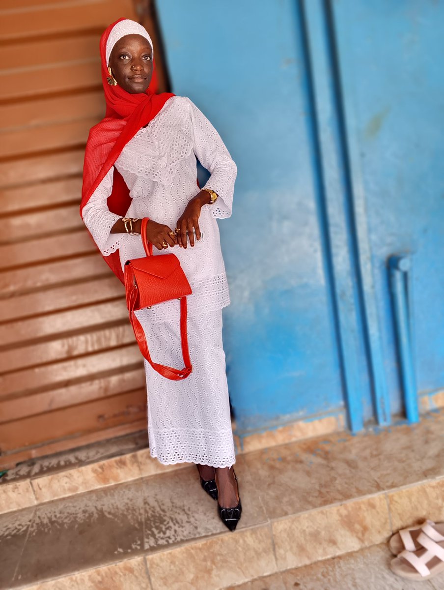 omabiodun's tweet photo. Eid Mubarak 🎉 
May we witness more on earth 🙏🎉😘

Bag from @The_Wotenini https://t.co/pPNwB2gFX9