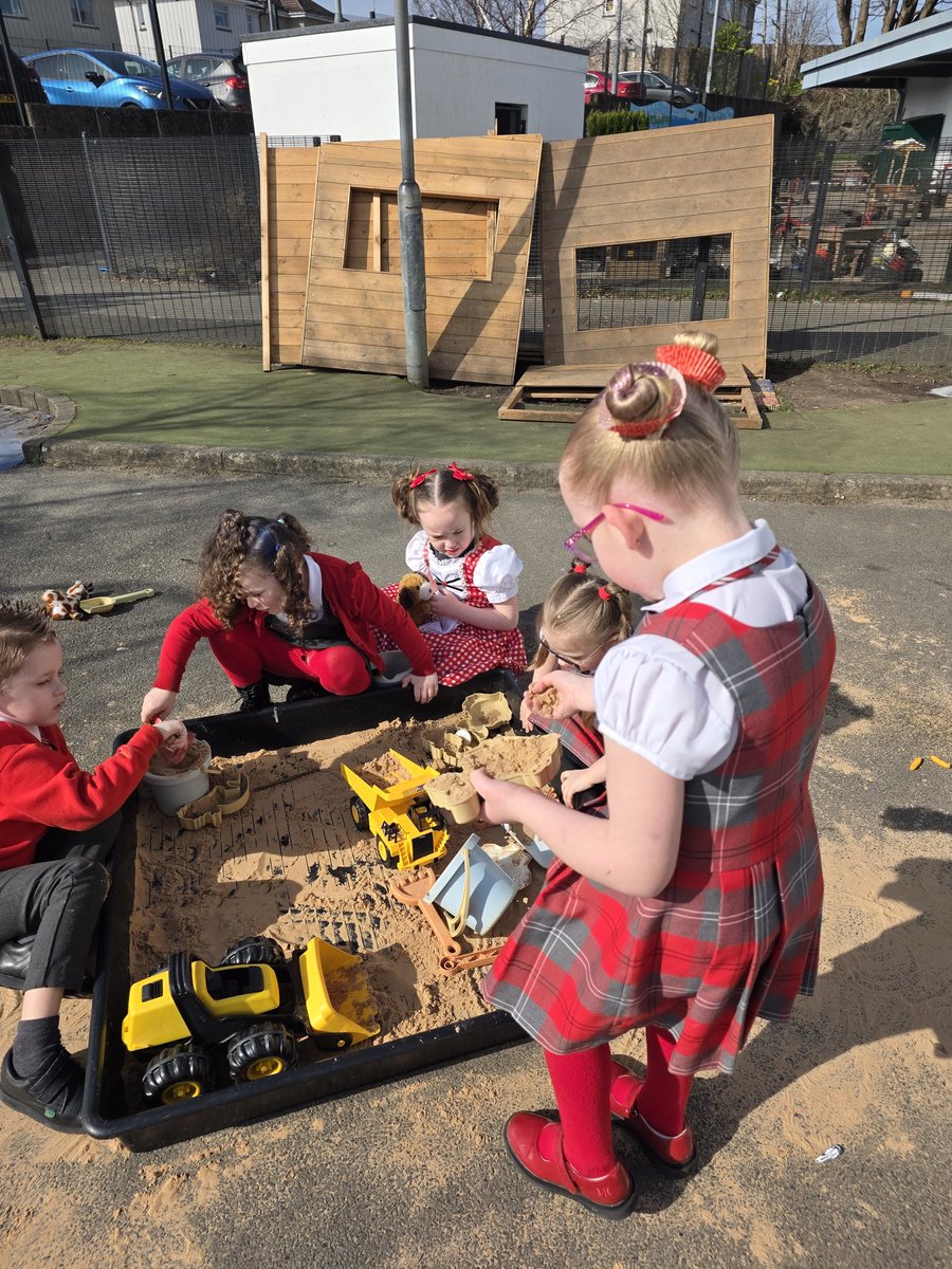 Mrs LowP1b tweet media