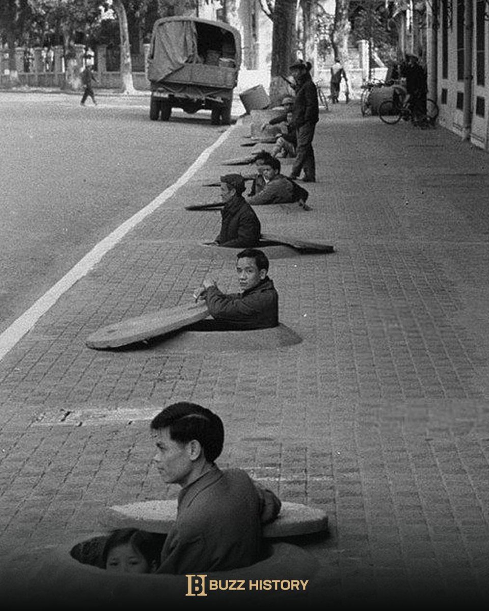 buzzhistory_'s tweet photo. Hanoi during an air raid alert. Vietnam, 1967.

Follow me @buzzhistory_ for more interesting history and facts 📚 https://t.co/PUbdTzcHlr
