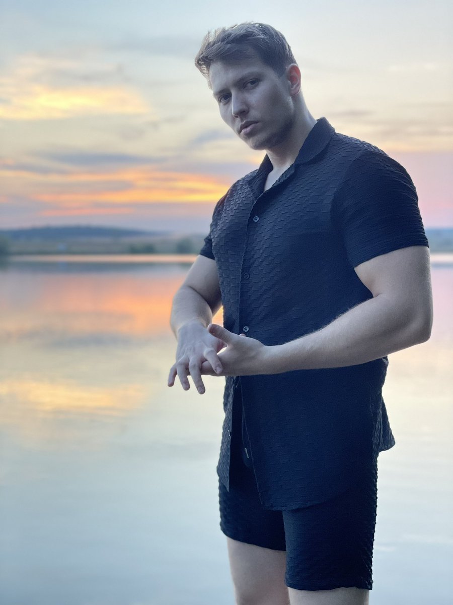 Nicolas_Ferrington tweet media