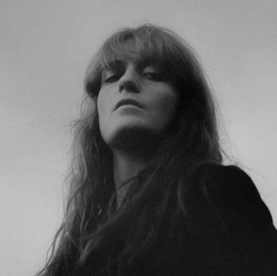 maaaterialgirl's tweet image. falaram q eu pareço com a flory #florencefriday