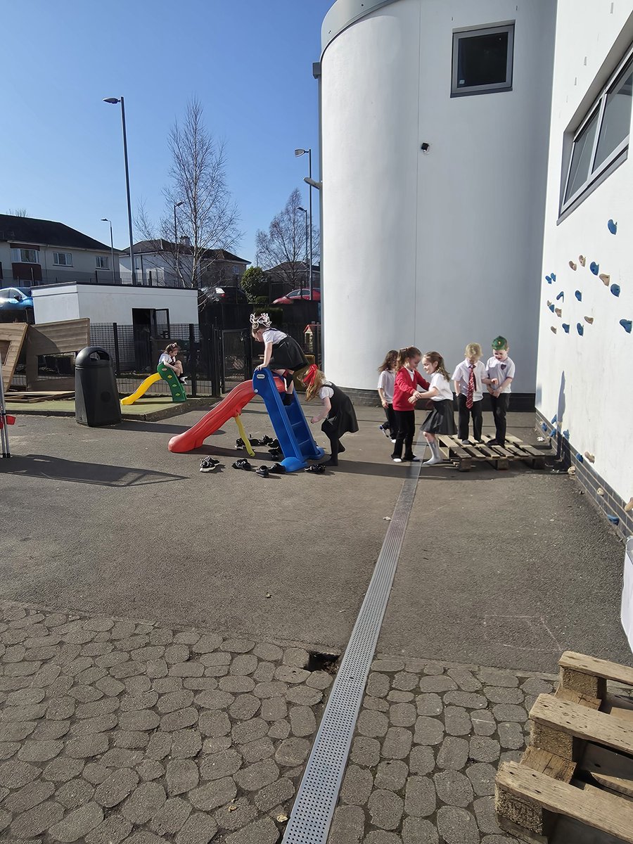 Mrs LowP1b tweet media