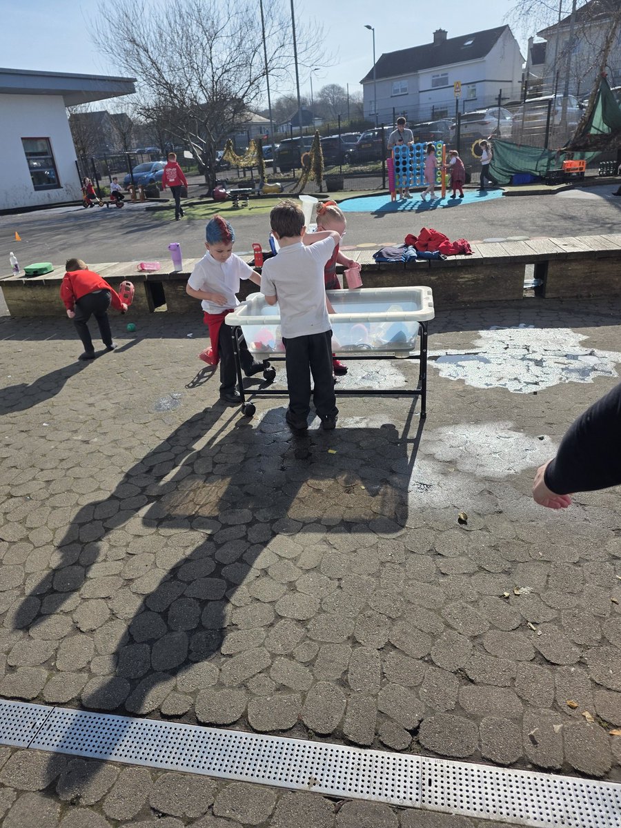 Mrs LowP1b tweet media