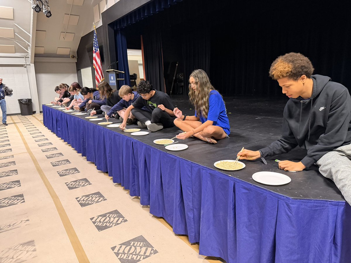 WCDS_Middle's tweet photo. How many Cheerios can you pick up with chop sticks? The winning advisory group had 32 in a minute! What a way to end community morning meeting this week. #WCDSMiddleSchool https://t.co/kGVAjXdjs3